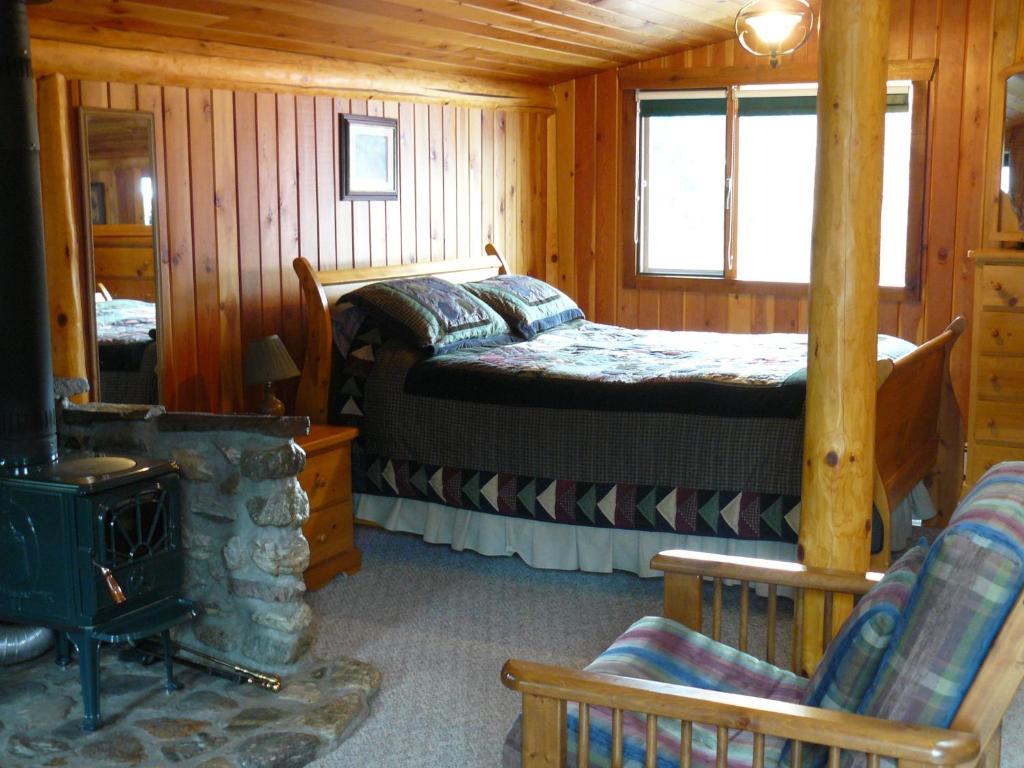 Hitching Post Resort Kelowna Zimmer foto