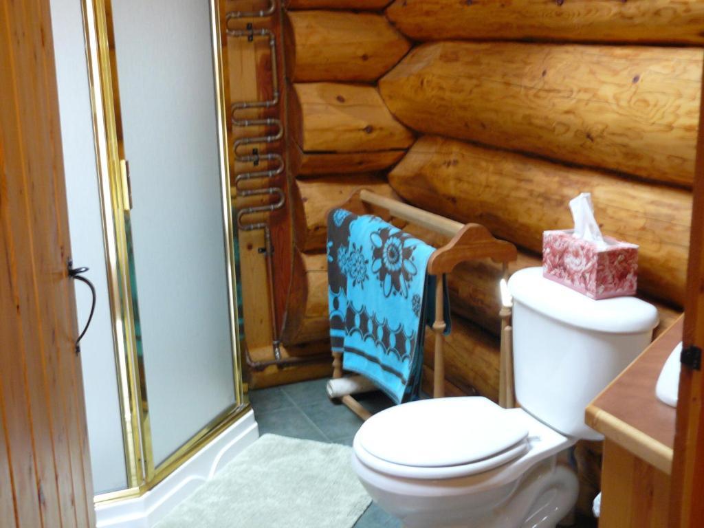 Hitching Post Resort Kelowna Zimmer foto
