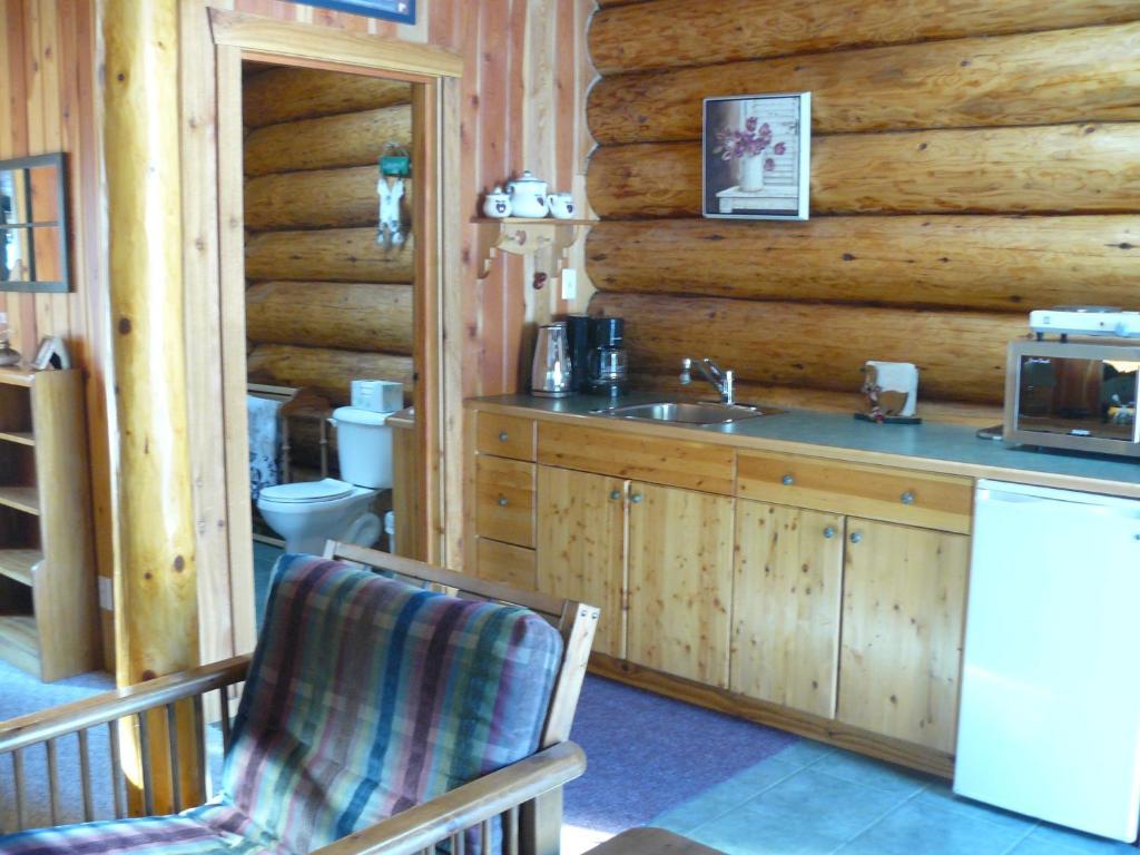 Hitching Post Resort Kelowna Zimmer foto