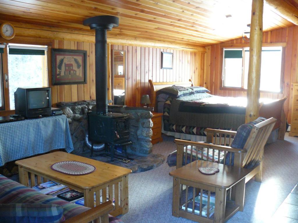 Hitching Post Resort Kelowna Zimmer foto