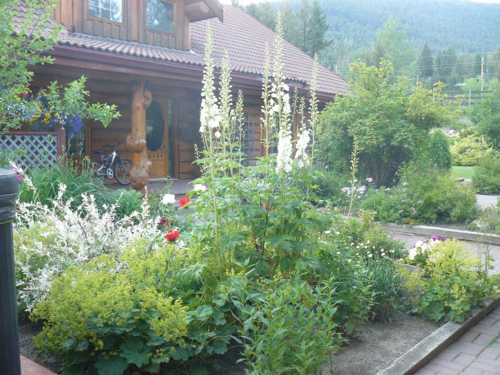Hitching Post Resort Kelowna Exterior foto