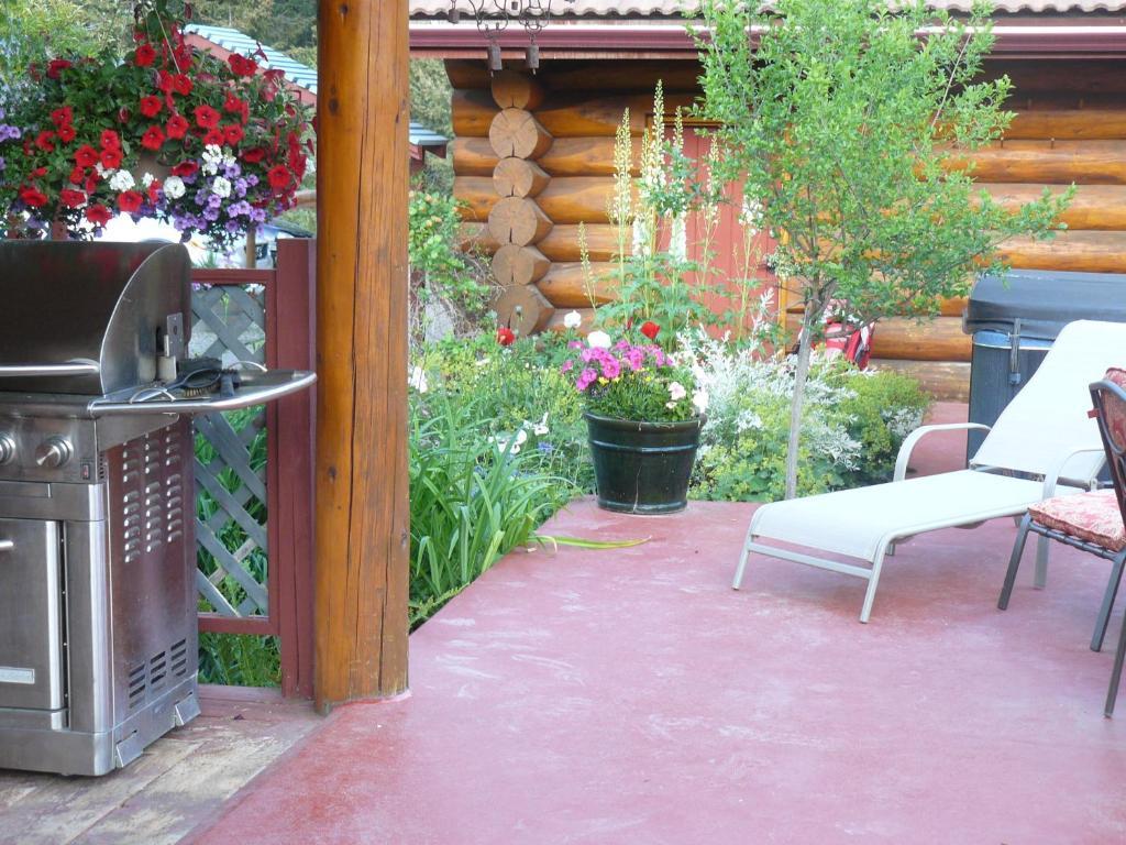 Hitching Post Resort Kelowna Zimmer foto