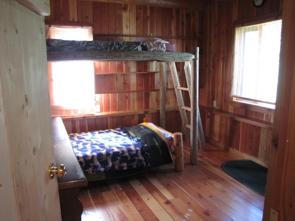 Hitching Post Resort Kelowna Exterior foto