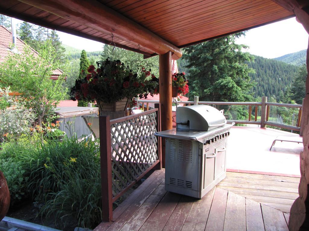 Hitching Post Resort Kelowna Exterior foto